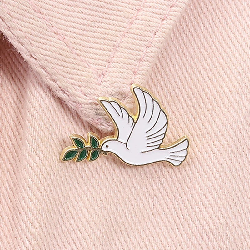 Friedenstaube Emaille-Pin mit Olivenzweig – Metall Brosche im Peace-Design