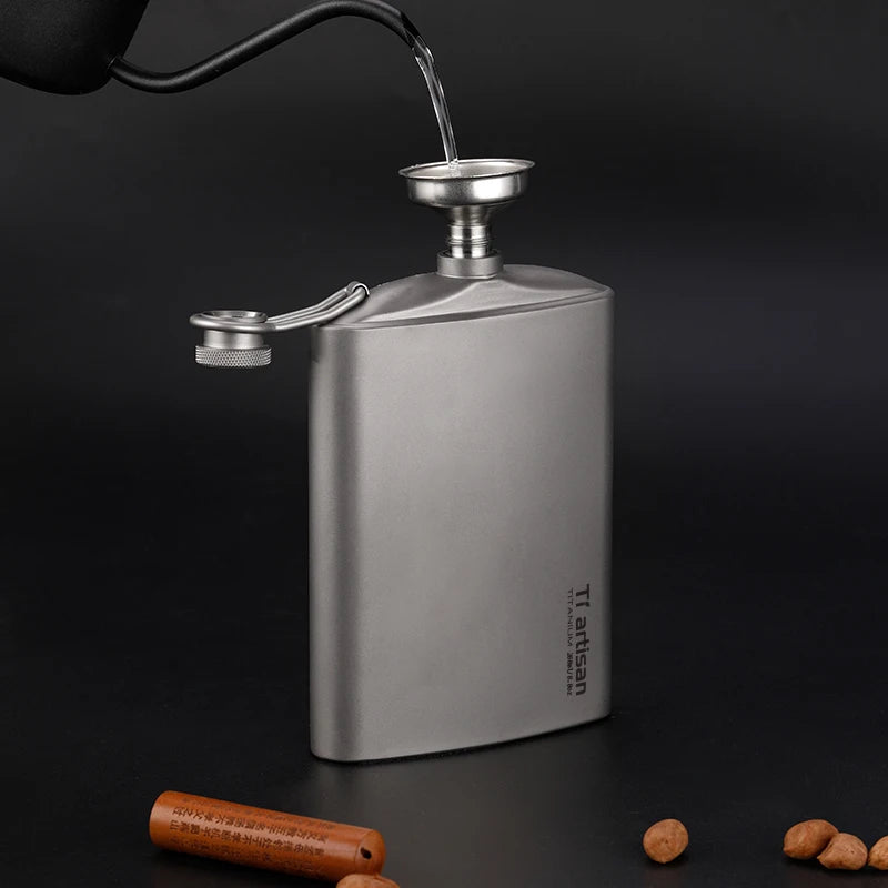 Tiartisan Titan Flachmann – Ultraleichter Outdoor Flachmann mit Trichter – Aus Reintitan – Auslaufsicher für Camping & Reisen