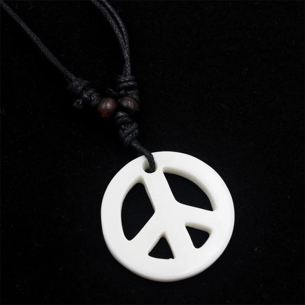 Peace Halskette im Vintage Y2K-Design – Peace-Zeichen Anhänger in Knochenoptik – Unisex
